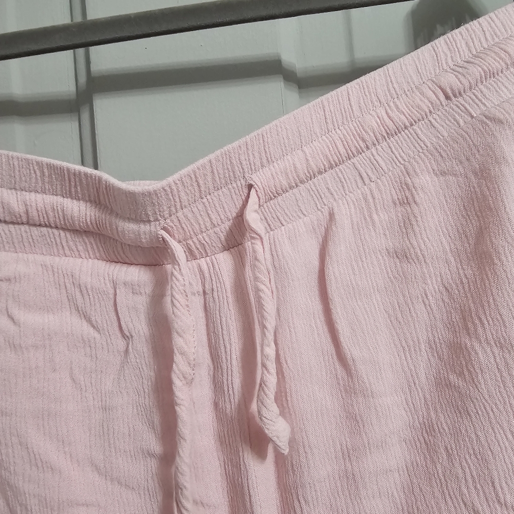 Torrid 3.5 Inch Pull-On Gauze Mid-Rise Short - Picture 6 of 10
